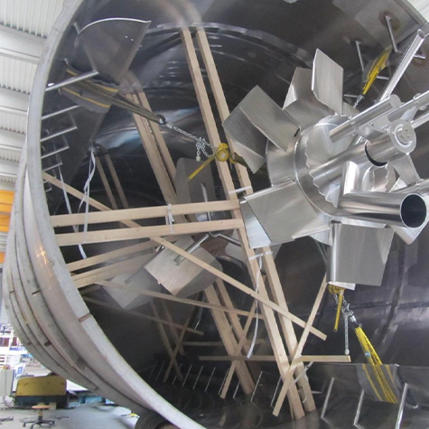 Fermenteur stérile avec turbine , sparger et calage agitation en atelier avant expédition